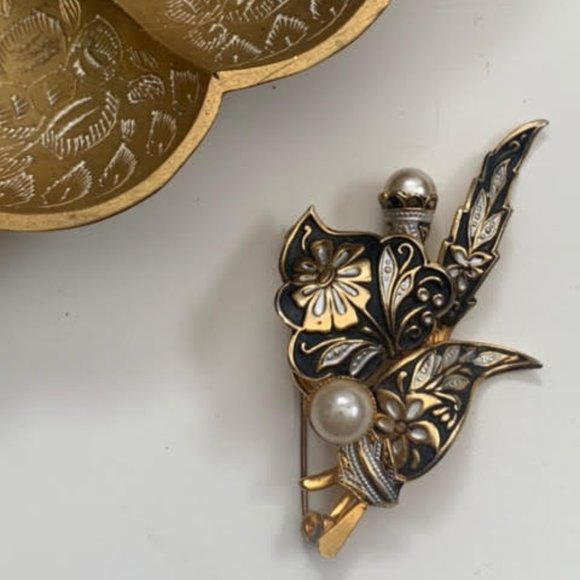 Vintage Jewelry - Damascene vintage toledoware style gold brooch
